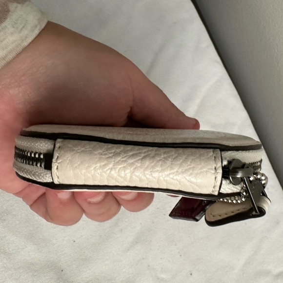 Coach Coin Case Wallet Round Leather C Motif Retails $95 EUC - Picture 3 of 4